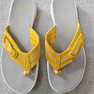 Clarks Cloudsteppers Yellow color sz 8